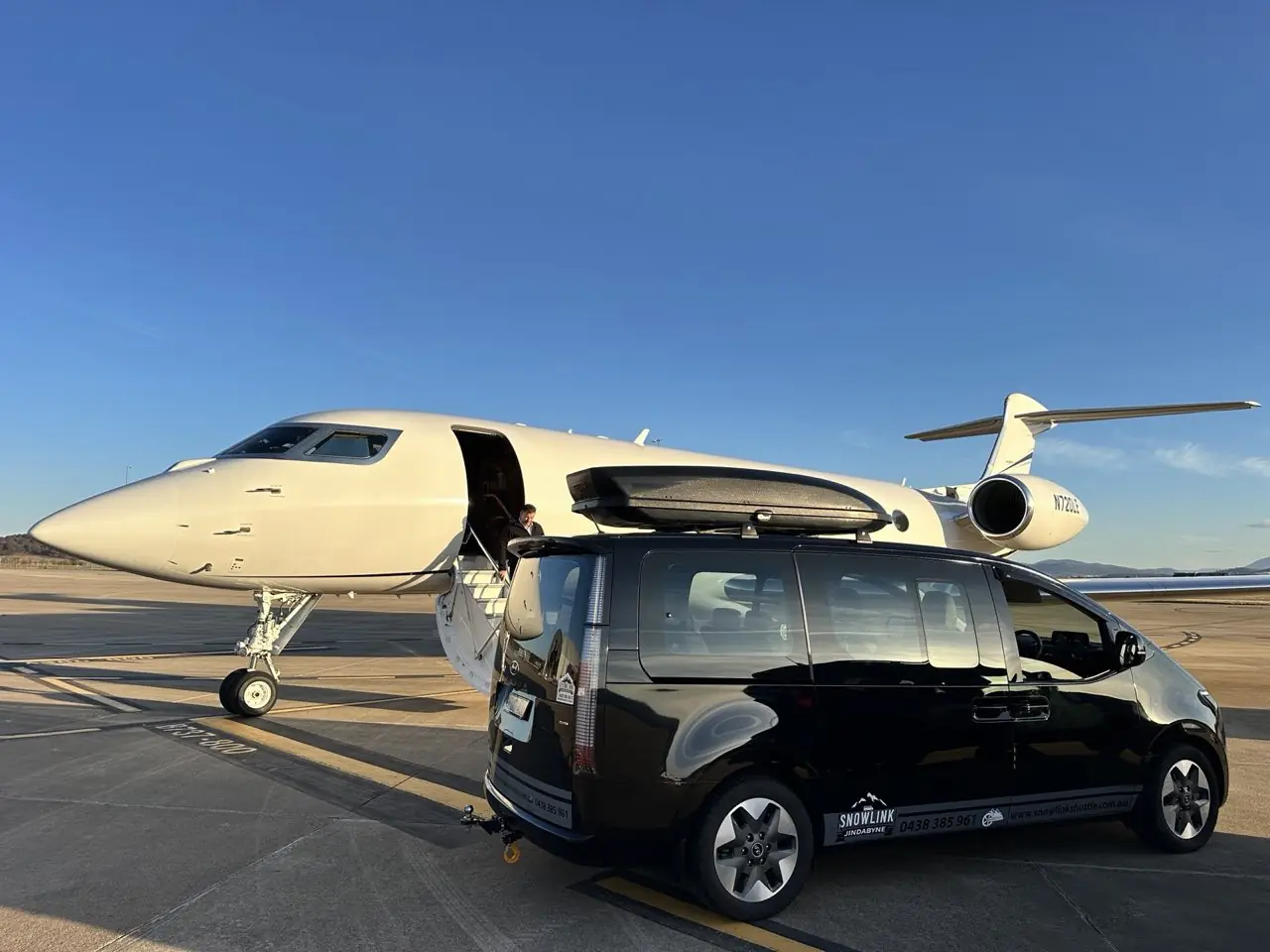 Snowlink vehicle meeting a flight on the tarmac